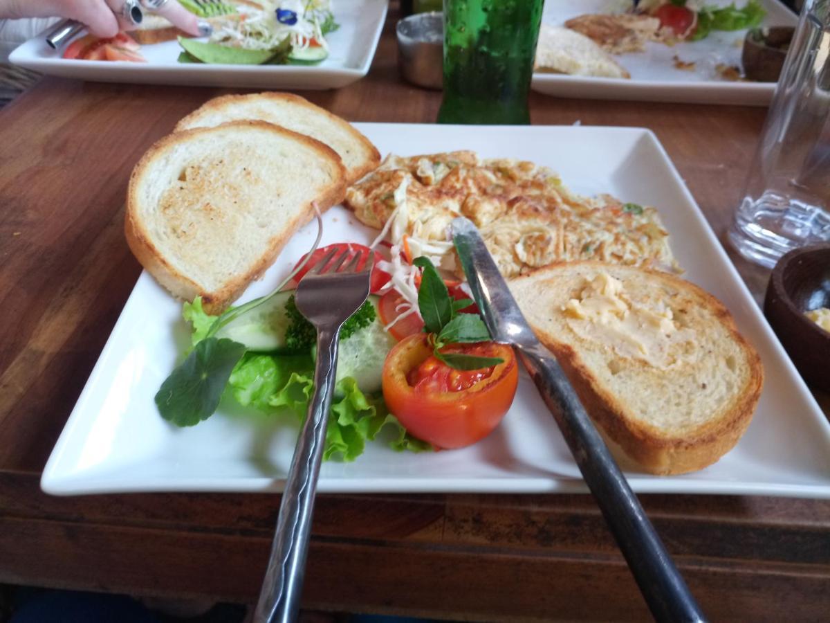 Silent Peacock Villa And Peacock Cafe 탕갈레 외부 사진