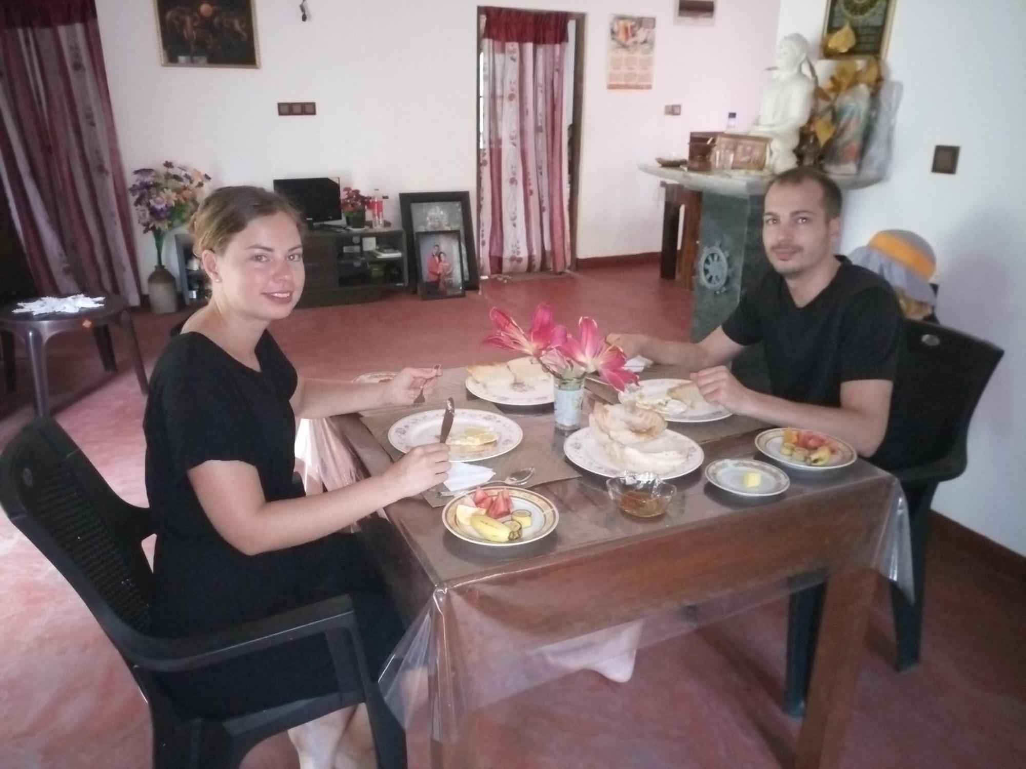 Silent Peacock Villa And Peacock Cafe 탕갈레 외부 사진